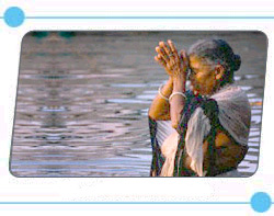 Hindu Beten am ghats der Banden