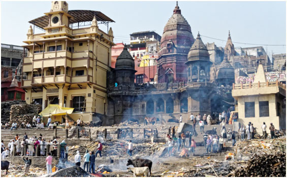 Die Leichenverbrennung am Ganges in Varanasi Indien